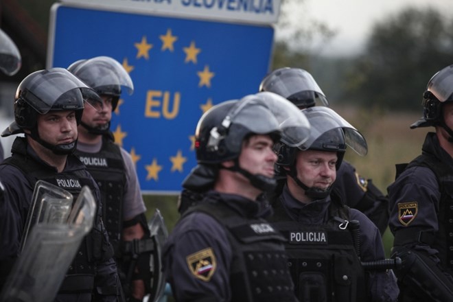 Poostren nadzor na hrvaški meji  poteka na območjih Policijskih uprav Ljubljana, Novo mesto in Koper, ki so najbolj...