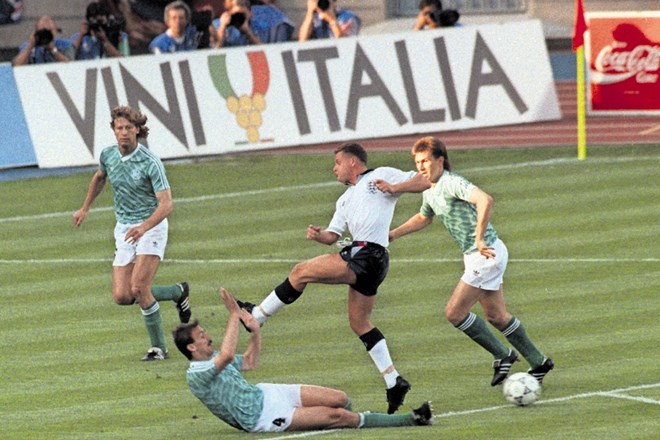 Paul Gascoigne (v belem dresu) je bil med najboljšimi posamezniki svetovnega prvenstva 1990 v Italiji. Na fotografiji je...