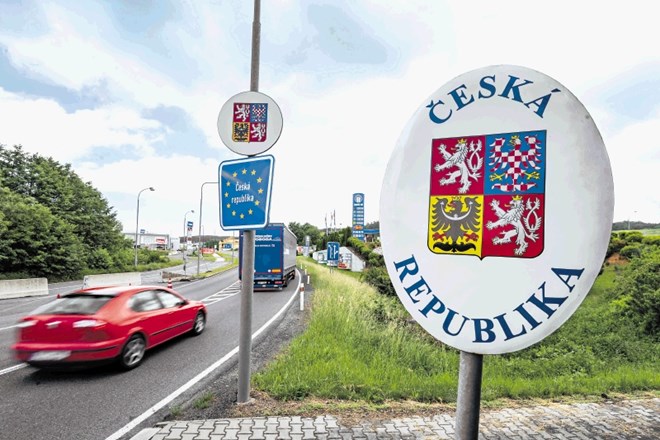 Češka je danes v celoti odprla meje z Nemčijo in Avstrijo.
