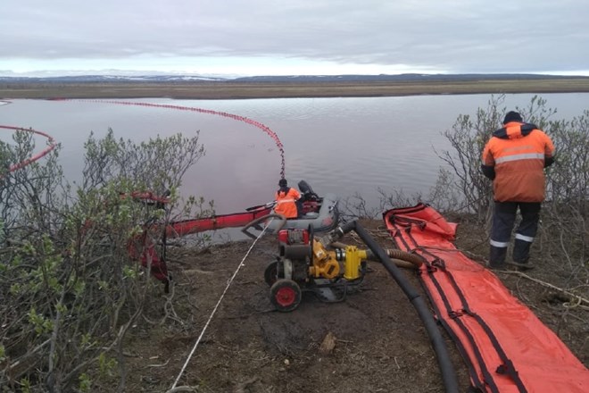 V Sibiriji doslej odstranili 1700 kubičnih metrov razlitega goriva