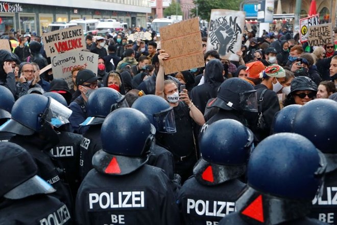 Na protestu proti rasizmu v Berlinu več pridržanih