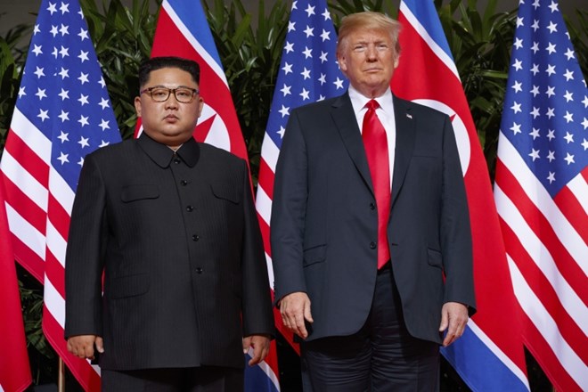 Severna Koreja se je ob današnji drugi obletnici prvega vrha med severnokorejskim voditeljem Kim Jong-unom in ameriškim...