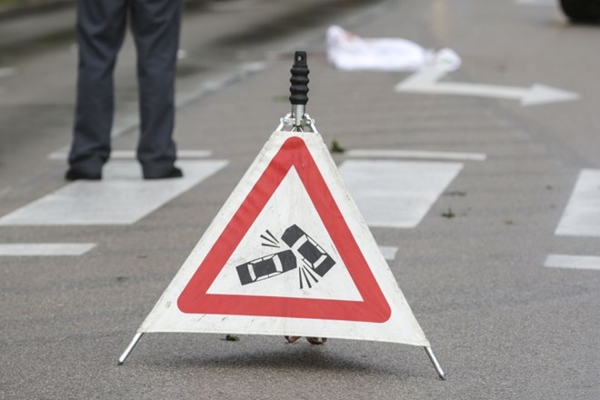 V prometni nesreči na Litijski cesti so se huje poškodovaloi trije potniki v avtu. Fotografija je simbolična.