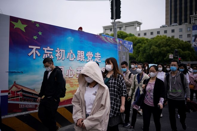 Zaradi pandemije več ljudi na Zahodu Kitajsko vidi kot veliko silo