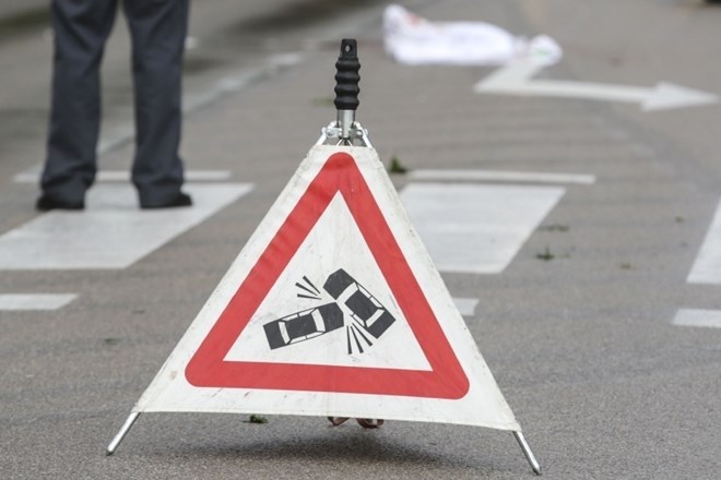Enajst poškodovanih v prometni nesreči v Mariboru