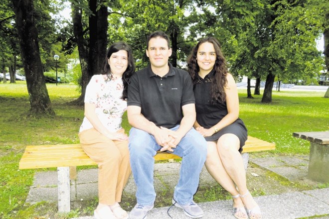 Amal Rosaly El Halah Blanco (levo), Andres Armando Hočevar Aguilera in Daniela del Pilar Hočevar Aguilera so nov dom našli v...