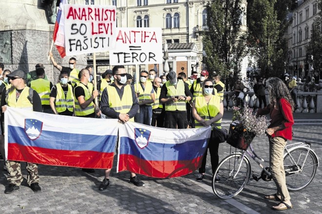 Slovensko gibanje rumeni jopiči, ki se po formi zgleduje po francoskih protestnikih, vsebinsko pa ga nekateri povezujejo s...