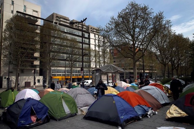 ESČP obsodil Francijo zaradi ponižujočega ravnanja s prosilci za azil