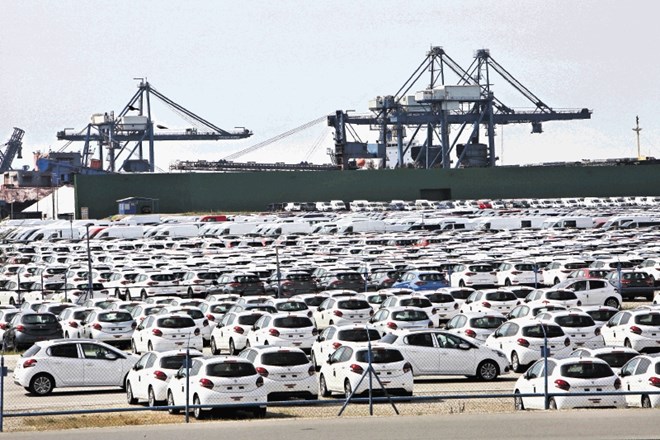 Od januarja do marca je izrazito padel uvoz avtomobilov.