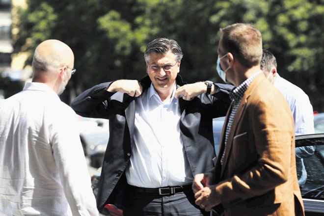 Nasmeh premierja Andreja Plenkovića (na fotografiji)  je bil ob današnjem prihodu na volišče predstava za javnost in...
