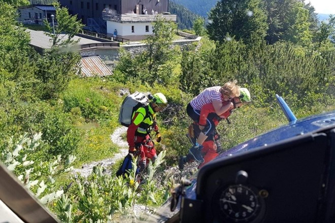 V gorah že dopoldne serija štirih helikopterskih reševanj