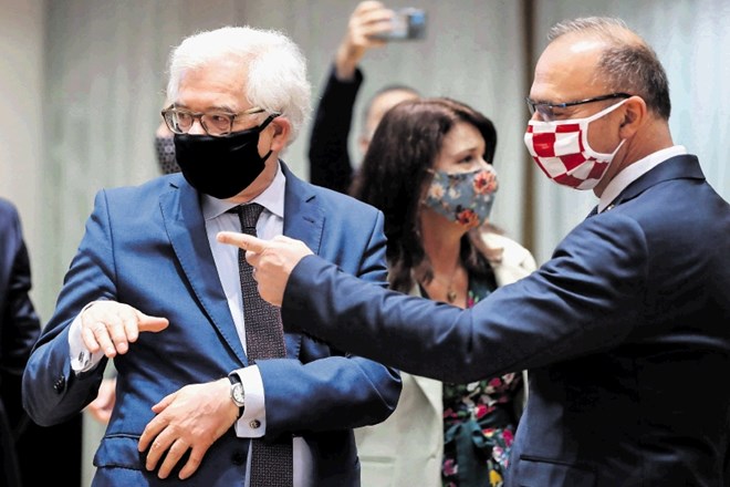 Zunanji ministri EU so se znova  zbrali v Bruslju na svetu za zunanje zadeve. Fotoreporter je ujel hrvaškega ministra Gordana...