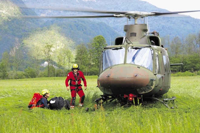 Ekipe helikopterskega reševanja se klicu na pomoč nemudoma odzovejo, ne glede na to, kdo je klicatelj in kaj ga je privedlo...