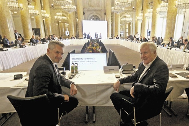 Na pobudo avstrijskega notranjega ministra Karla Nehammerja (na fotografiji levo) bo na Dunaju zraslo novo središče za...
