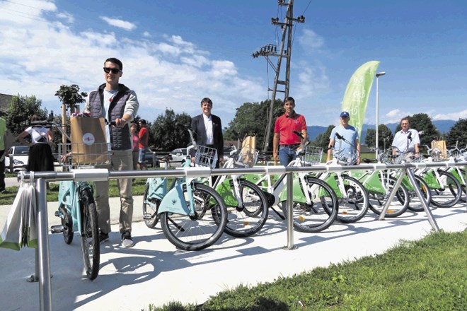 Župani in podžupani ter drugi zaposleni na občinah, ki so se priključile mreži sistemov za izposojo koles Gorenjska.bike,...