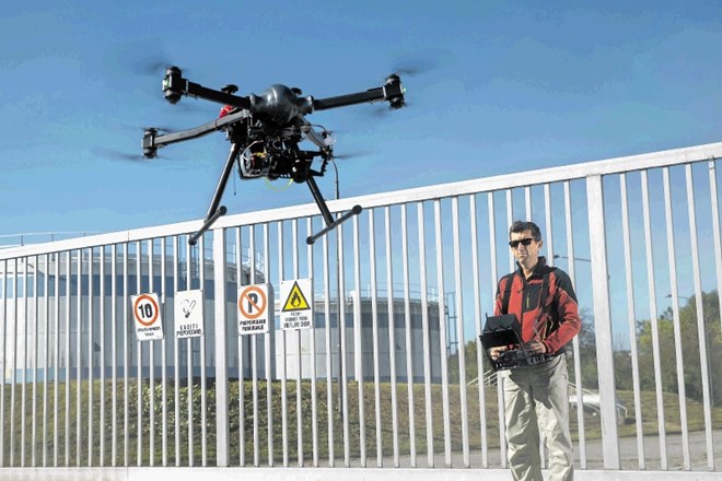 Nadzor na južni meji slovenska policija že izvaja z droni in drugo tehnično opremo. Zato ni jasno, kako  naj bi izkušnje iz...