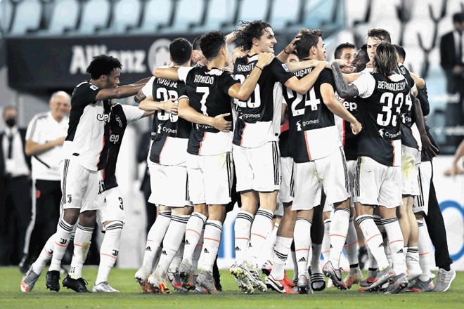 Juventus je prvi klub v eni izmed najboljših petih lig, ki je zapored osvojil devet naslovov državnega prvaka.