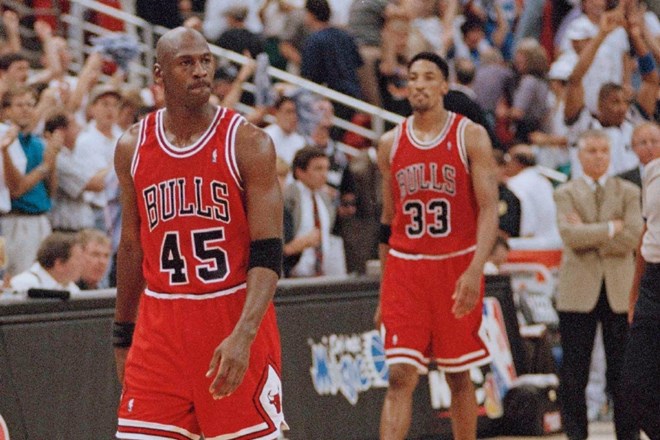 Od prodaje enajstih parov športnih copat, ki jih je uporabljal Michael Jordan, si obetajo nov rekord.
