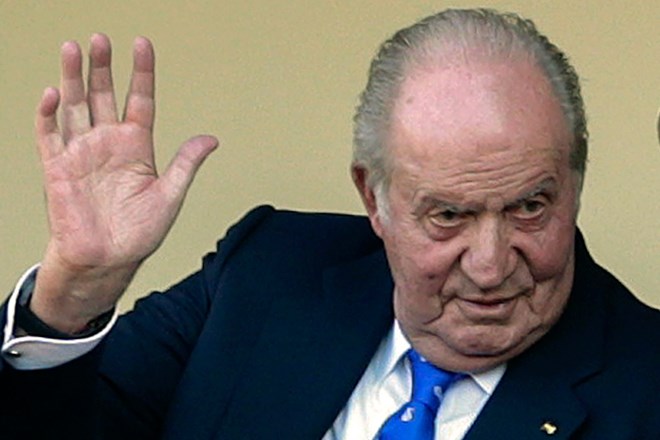 Nekdanji španski kralj Juan Carlos odhaja v izgnanstvo v tujino