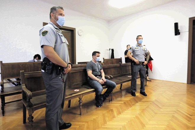 Tožilka je za vsa dejanja, katerih je obtožen Primož Kupšek, predlagala osem let zapora.