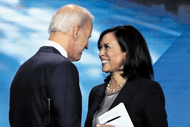 Demokratski kandidat Joe Biden in senatorica Kamala Harris, ko sta bila lani še tekmeca na televizijskem soočenju...