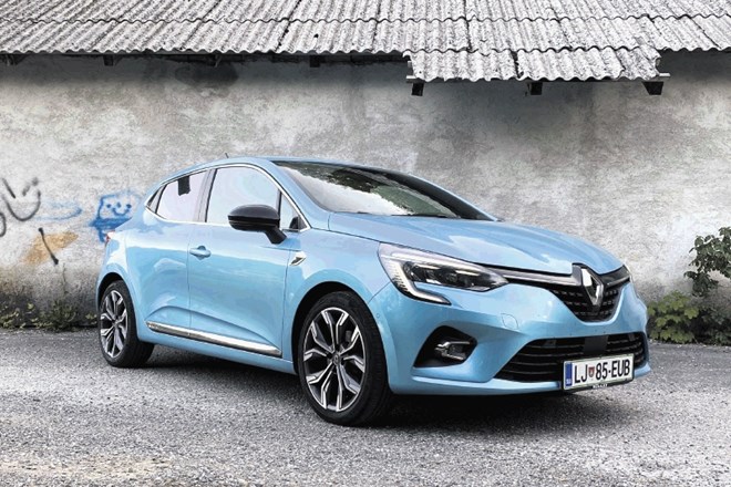 Renault clio je na voljo tako z dizelskim kot bencinskim motorjem.