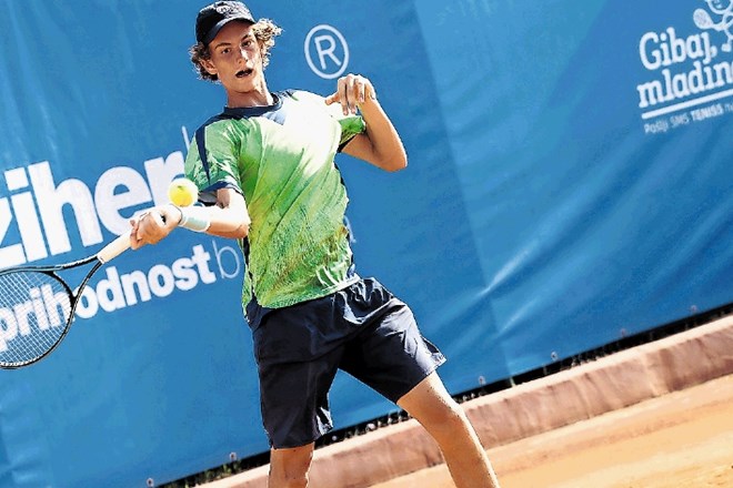 Šestnajstletni Bor Arnak je up slovenskega moškega tenisa.