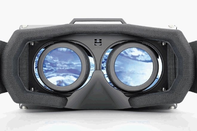 Facebook obvezen ob uporabi Oculusovih očal