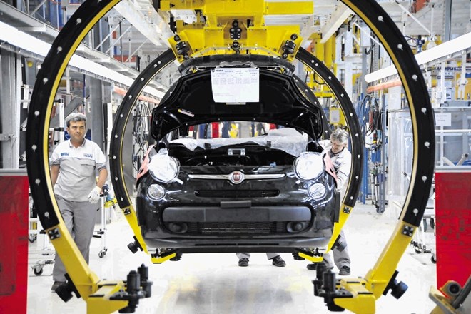 Fiat v tovarni v Kragujevcu proizvaja model 500L, na leto naj bi jih 2000 delavcev izdelalo približno 100.000.