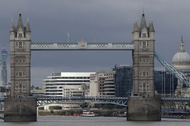 Londonski Tower Bridge zaradi tehnične napake zaprt za promet