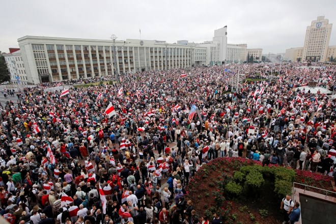 Ulice Minska tudi danes preplavili protestniki z zahtevami po odstopu Lukašenka