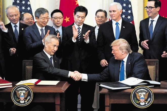 Le nekaj tednov po januarski sklenitvi prvostopenjskega trgovinskega dogovora med ZDA in Kitajsko so se odnosi med državama...