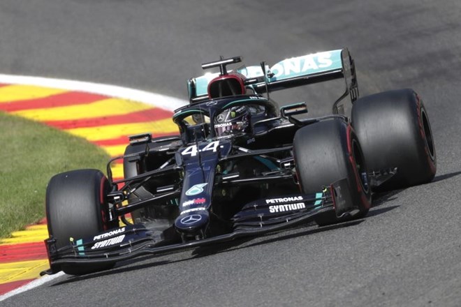 Lewis Hamilton je v Spa Francorchampsu dosegel že četrto zmago in se po uspešnosti izenačil z rojakom Jimom Clarkom.