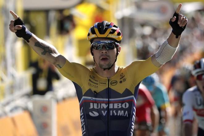 Slovenski kolesar Primož Roglič (na fotografiji) je danes na francoskem Touru dosegel svojo tretjo etapno zmago po letih 2017...