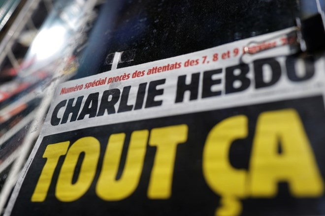 V Franciji ob varnostnih in zdravstvenih ukrepih začeli sojenje za napad na Charlie Hebdo