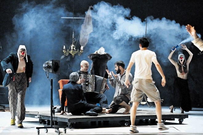 Sezono v ljubljanski Drami bo odprla predstava Požigi v režiji Nine Rajić Kranjac, »velika politična in poetična drama, ki...