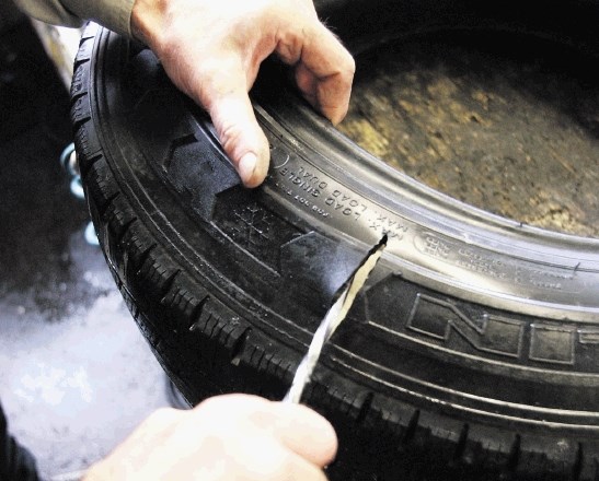 Ukrajincu je »uspelo« prerezati gume kar 66 avtomobilom prestižnih znamk.