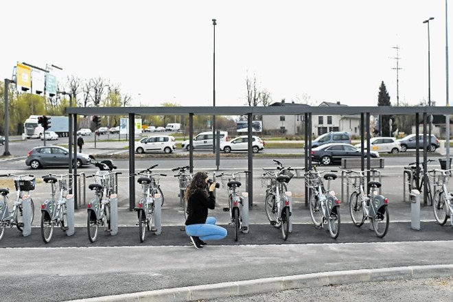 Postajališče   Biciklja je na voljo tudi na parkirišču P+R na Dolgem mostu.