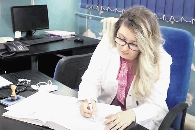 Zdravnica Jelena Kostić se je presrečna iz Nemčije vrnila v Kosovsko Mitrovico, kjer je zaradi pandemije covida-19 vendarle...