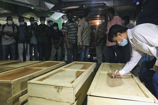 Več mrtvih v eksploziji v mošeji v Bangladešu