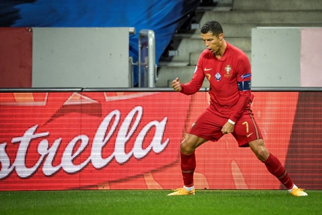 Cristiano Ronaldo praznuje stoti gol v reprezentanci.