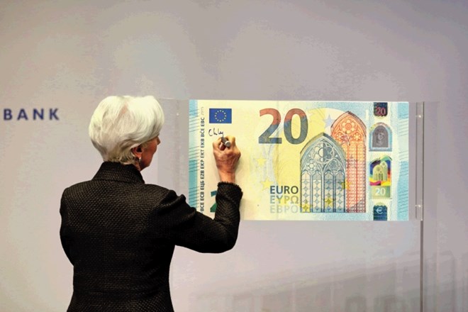 Predsednica ECB Christine Lagarde skupaj z drugimi člani sveta ECB pozorno spremlja menjalni tečaj evra, ki v že tako...