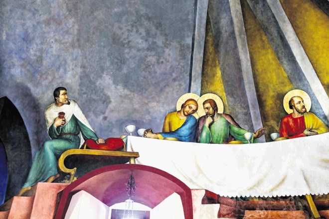 Freska Toneta Kralja v župnijski cerkvi svetega Mihaela v vasi Lokev na Krasu, na kateri je Juda oblečen v barvah italijanske...