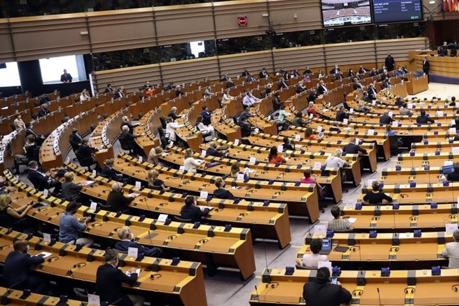Evropski poslanci pozivajo k večjem nadzoru izvoza orožja