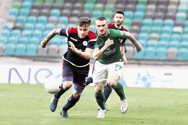 Đorđe Ivanović (v zelenem dresu) je Olimpijo popeljal v vodstvo v 19. minuti.