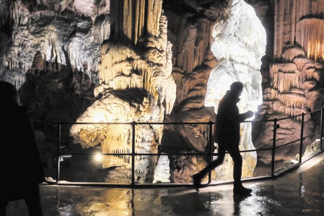 Obisk Postojnske jame  se je letos skrčil na petino običajnega obiska. Manj je tudi slovenskih gostov.