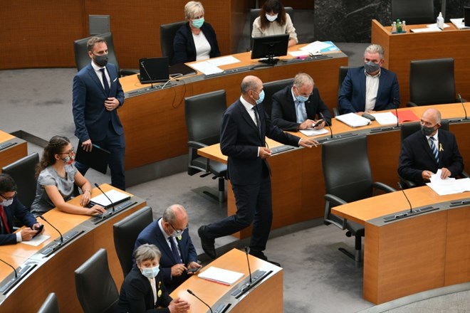 Predsednik vlade Janez Janša je odgovarjal na poslanska vprašanja.