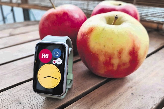 Zaradi podobnega dizajna Huaweijeva pametna ura watch fit komaj odstopa od jabolk.