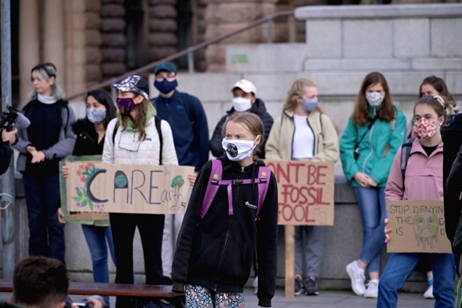 Protesta v Stockholmu se je udeležila tudi najbolj svetovno znana podnebna aktivistka, najstnica Greta Thunberg.