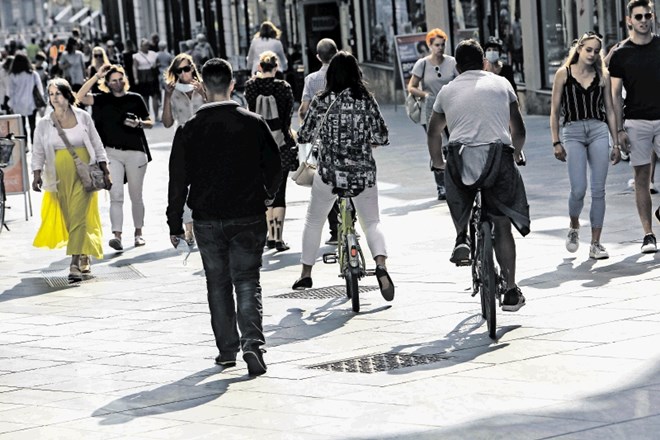 Prepoved kolesarjenja po Čopovi in drugih ulicah v pešconi naj bi bila po pojasnilih občine skrajen ukrep.